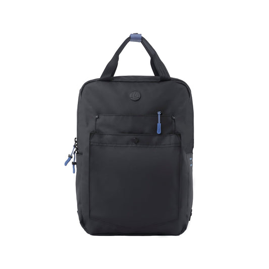 Moral x Leanne.LY Budd Gizza 背包 呈現經典黑色外型與品牌標誌細節。包身結構俐落,展現時尚與實用兼備的設計感。