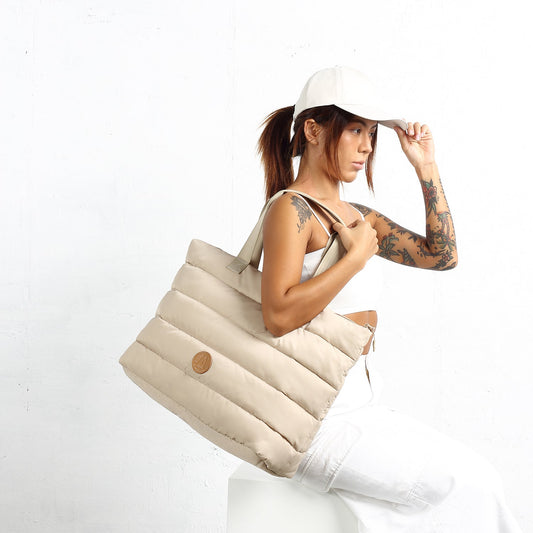 Moral Chapel 托特包(特大),米色雲朵泡泡布料,容量大,適合日常攜帶各式物品。